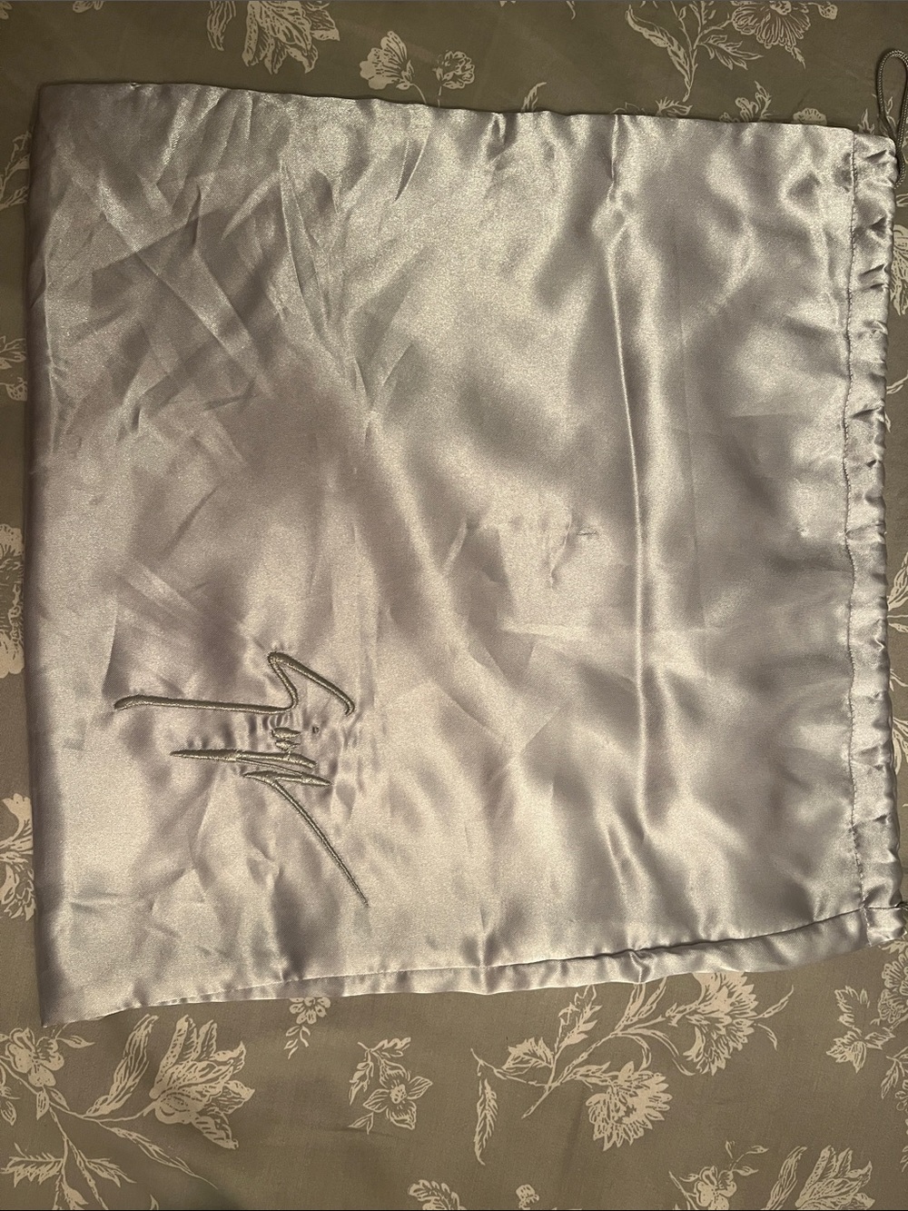 GiuseppeSilver Satin dust bag